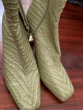 Katy Perry Collections Olive Croc-Embossed Pointed Ankle Boots